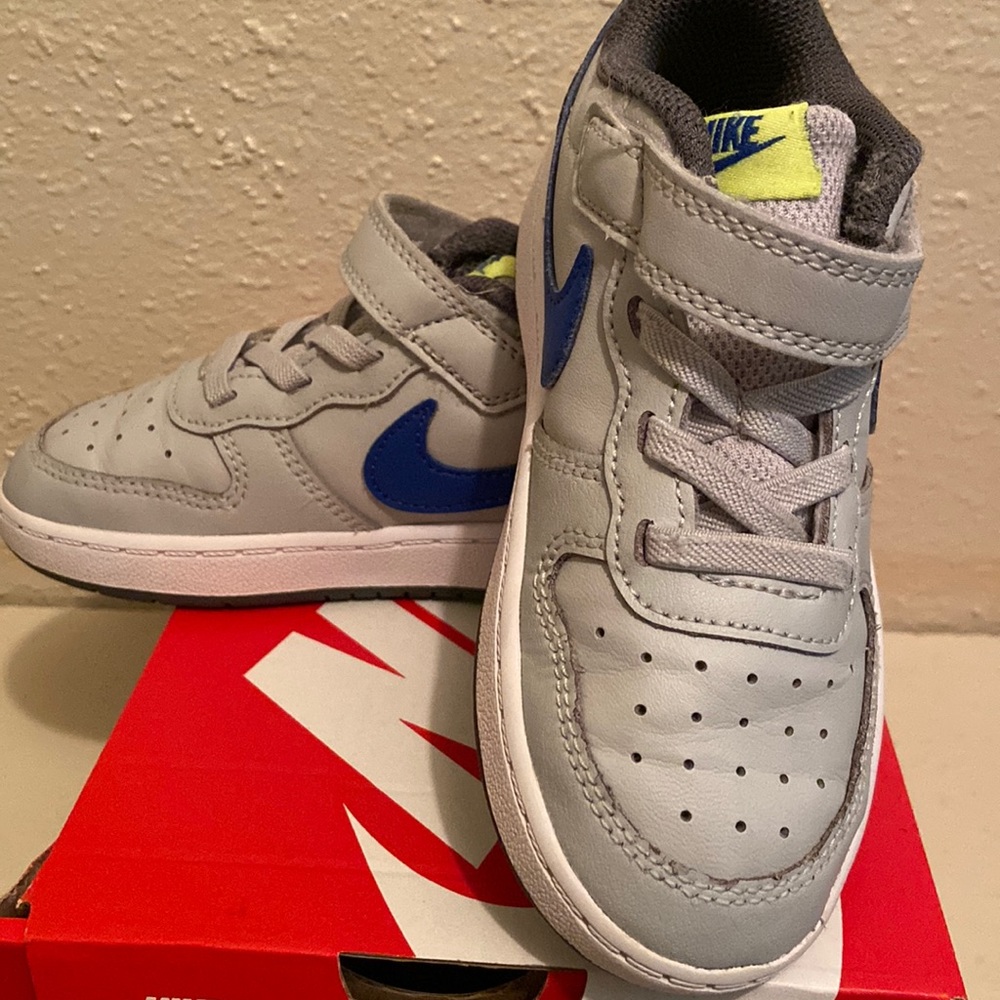 Toddler Boys size 9c Nike court borough low. These are used